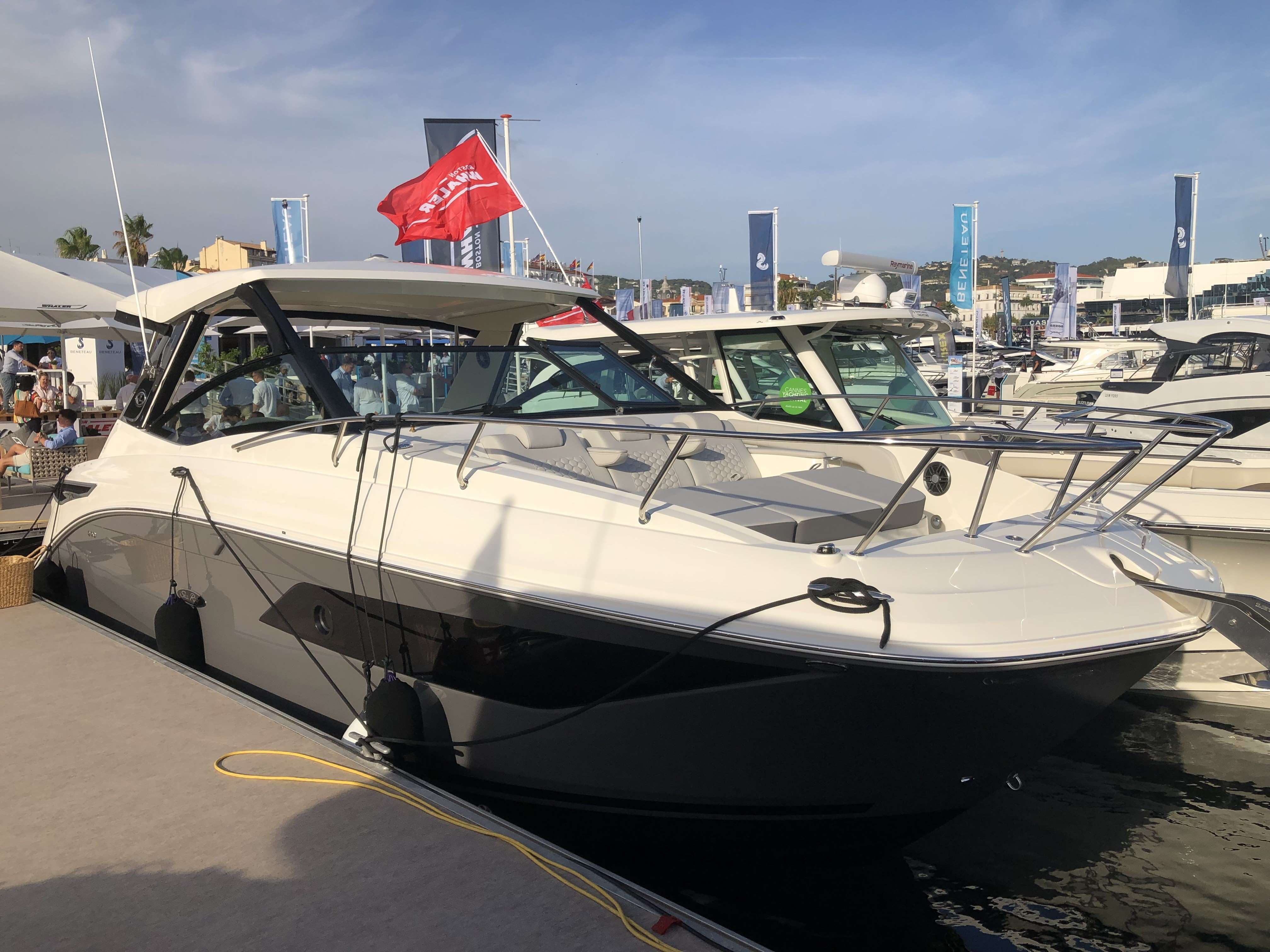 slider 1 Sea Ray  320 Sundancer